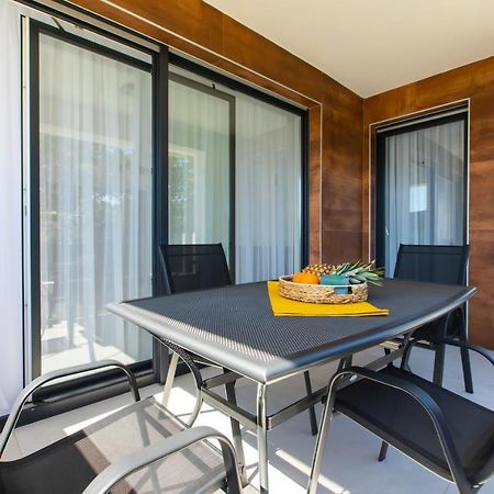 Beachfront Residences Stara Novalja Exterior photo