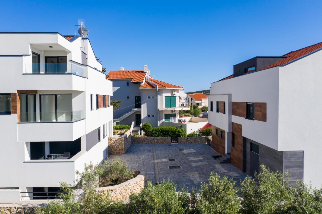 Beachfront Residences Stara Novalja Exterior photo