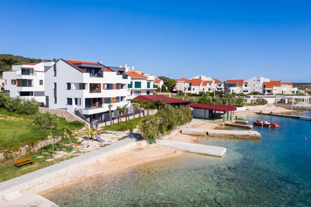 Beachfront Residences Stara Novalja Exterior photo