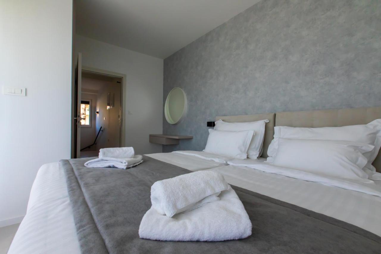 Beachfront Residences Stara Novalja Exterior photo